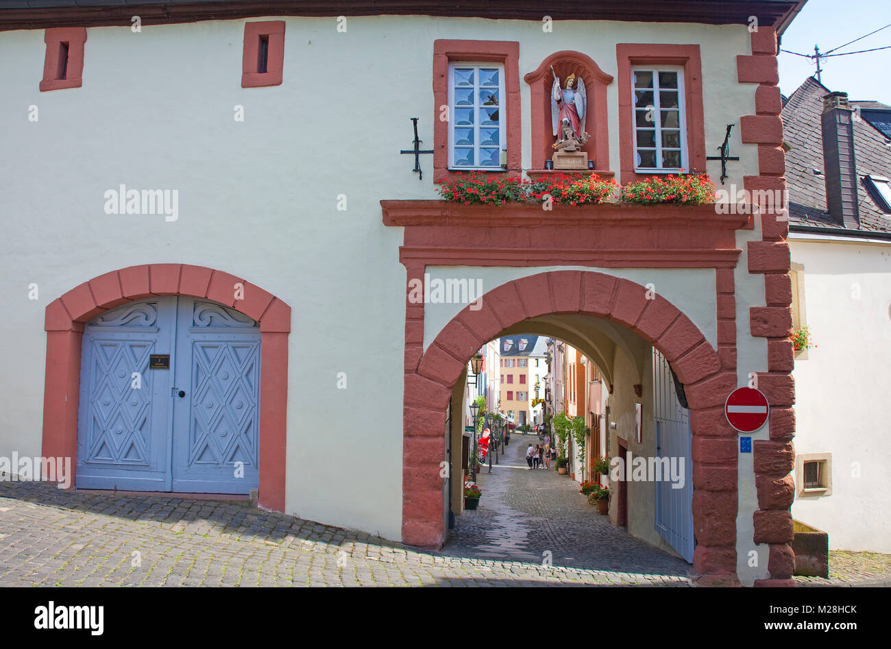 Graacher town gate alla città vecchia di Bernkastel-Kues, Mosella, Renania-Palatinato, Germania, Europa Foto Stock