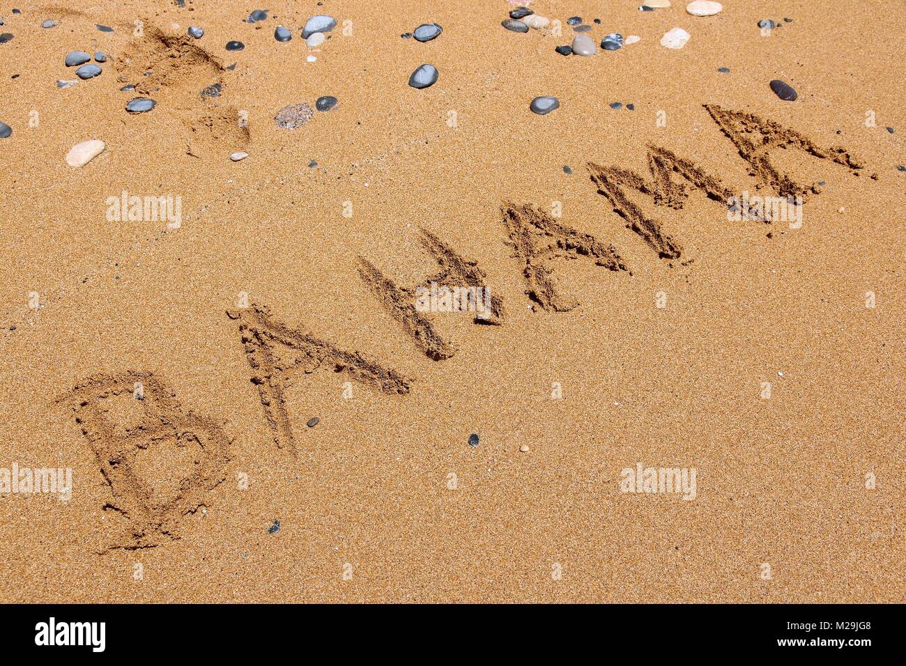 Disegno del dito su di una spiaggia di sabbia - Bahama word. Foto Stock