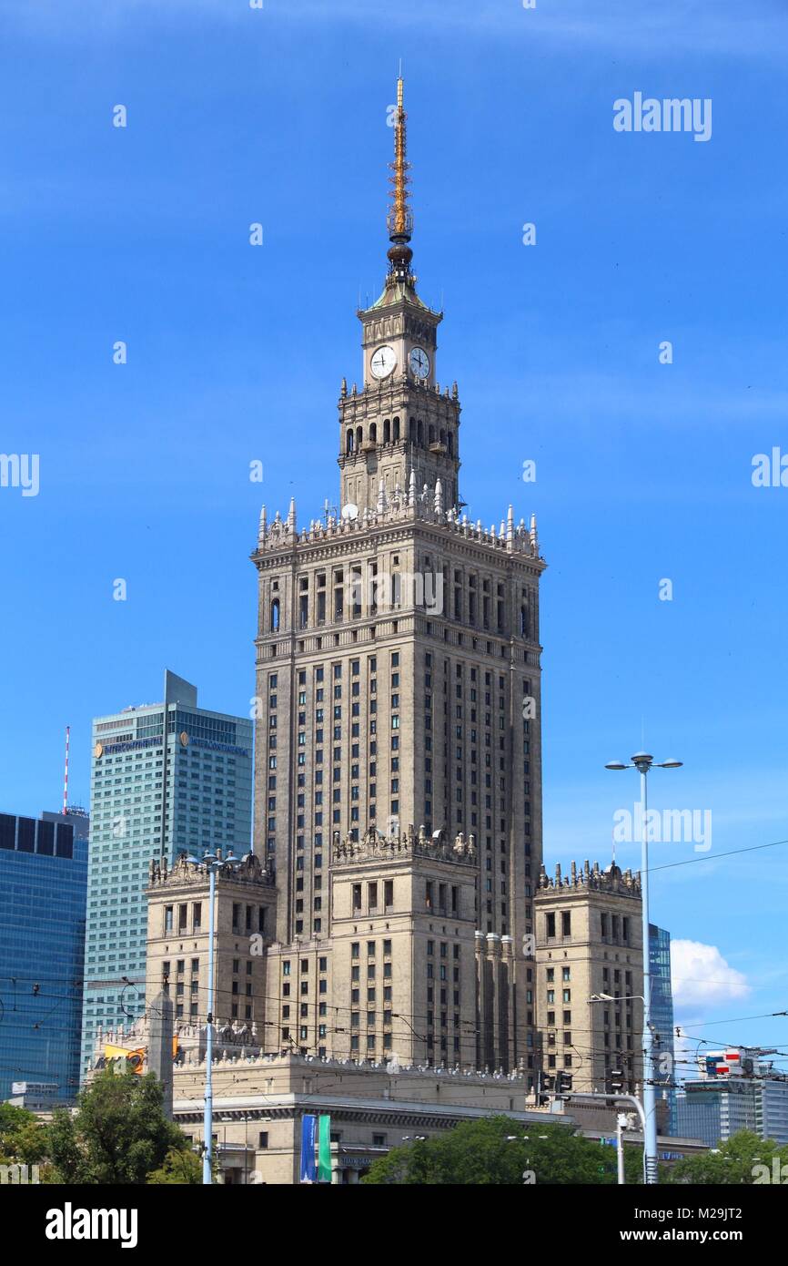 Varsavia, Polonia - 19 giugno 2016: vista esterna del palazzo della cultura e della scienza a Varsavia in Polonia. Varsavia è la capitale della Polonia. 1.7 milioni di pe Foto Stock
