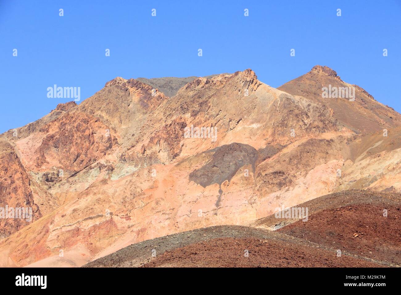 Deserto Mojave in California, Stati Uniti. Vista panoramica del conoide alluvionale della Montagna Nera nel Parco Nazionale della Valle della Morte (Contea di Inyo). Foto Stock