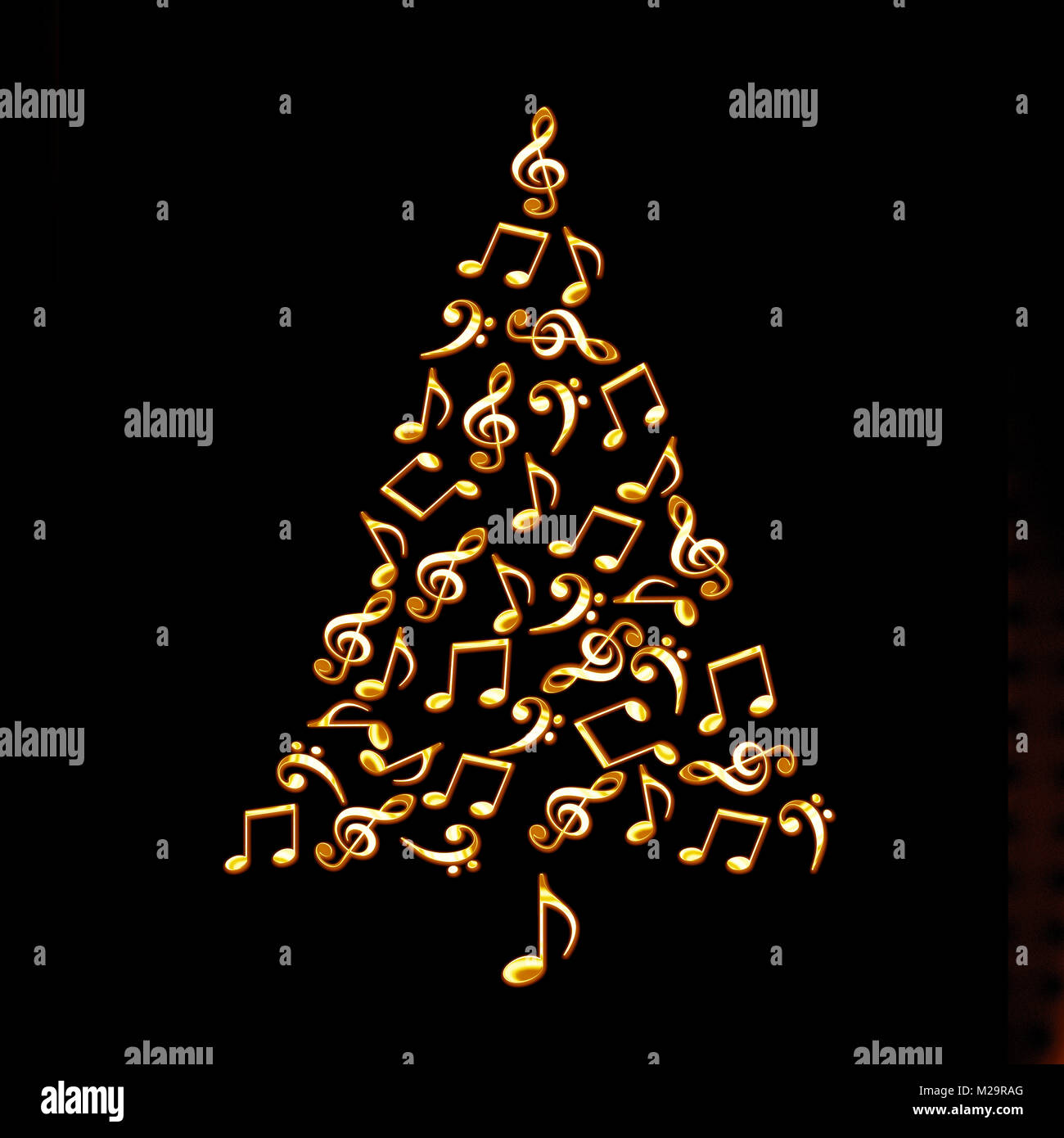 Albero di Natale fatto di shiny golden note musicali su sfondo nero Foto Stock