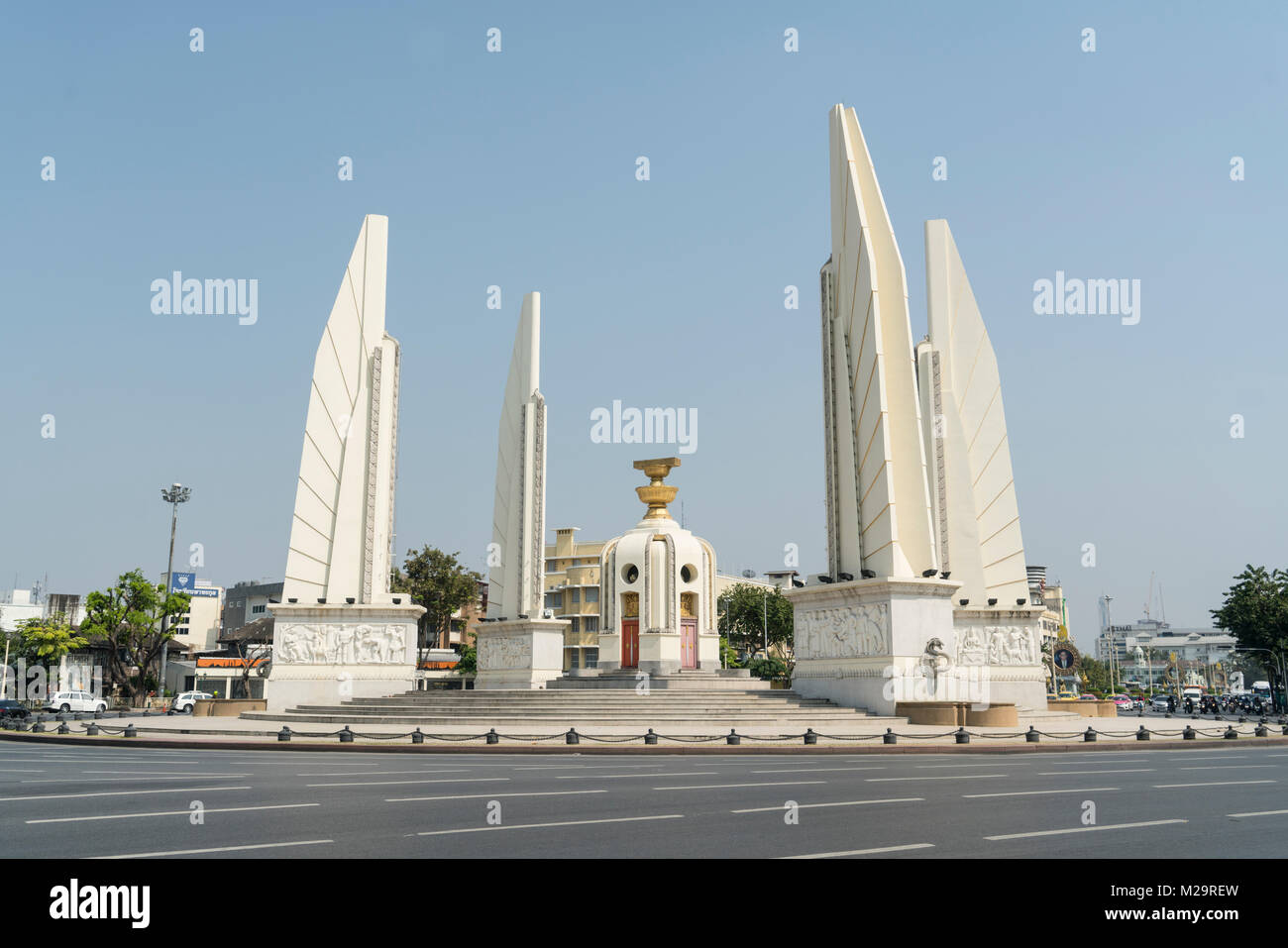 La democrazia il monumento di Ratchadamnoen Avenue a Bangkok, in Thailandia Foto Stock