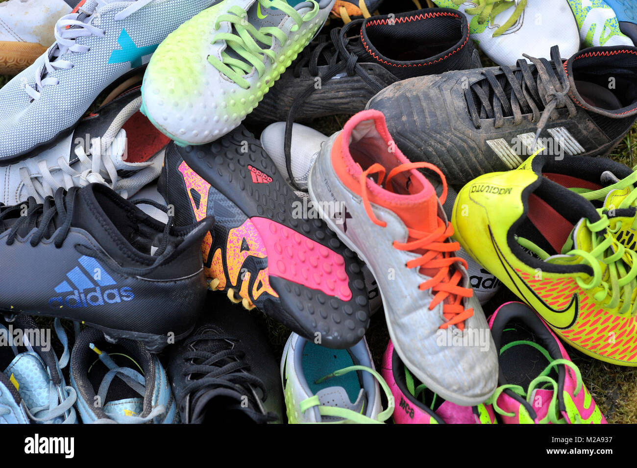 Bambini scarpe da calcio Foto Stock