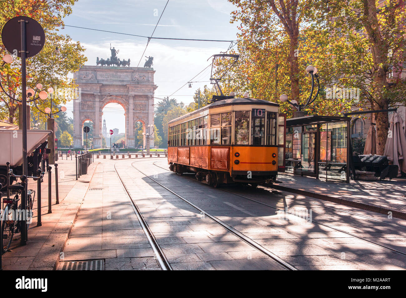 Famosi tram vintage a Milano, Lombardia, Italia Foto Stock