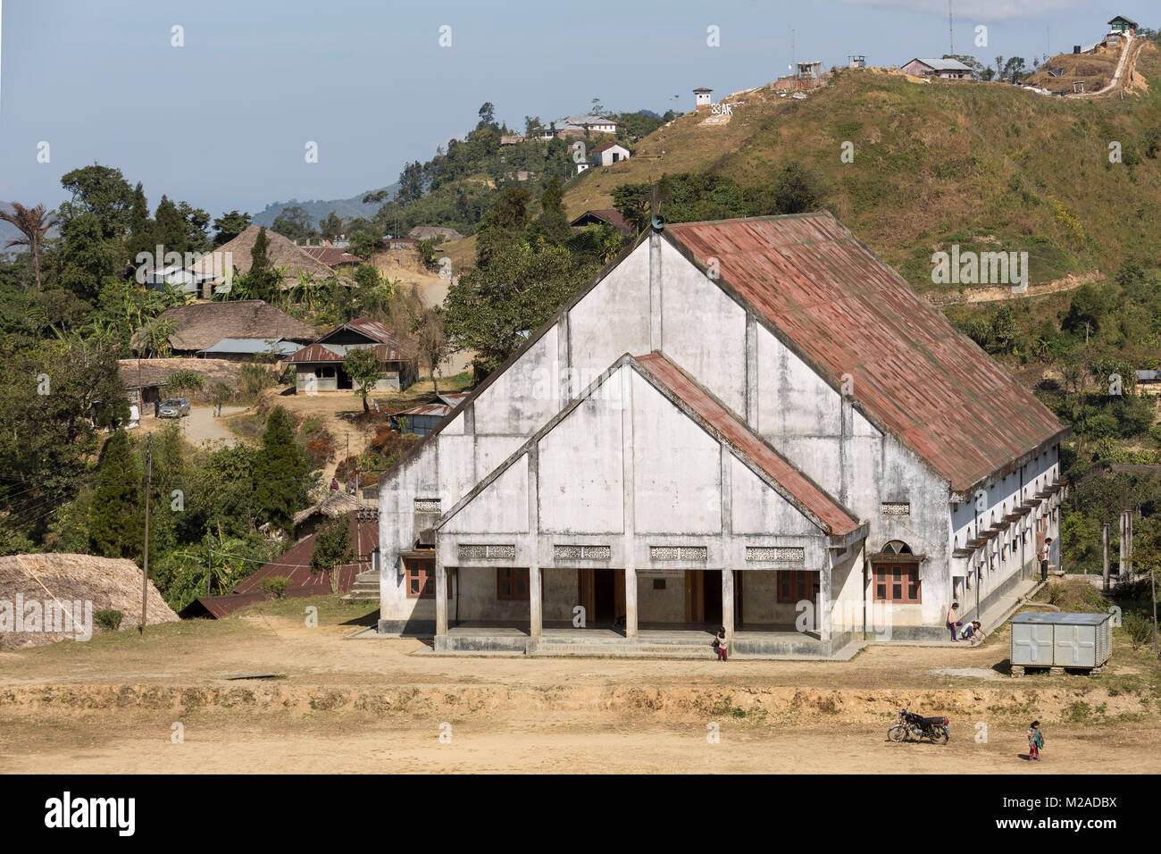 La chiesa battista di Longwa village, Mon distretto, Nagaland, India. Ogni Naga village dispone oggi di una chiesa. Foto Stock