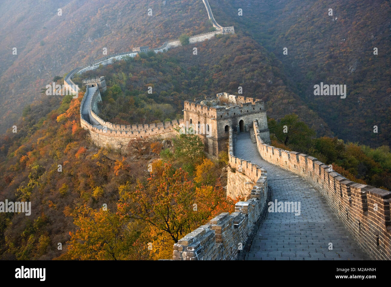 Cina. Mutianyu, nei pressi di Pechino. Il Grande Muro. UNESCO - Sito Patrimonio dell'umanità. Foto Stock