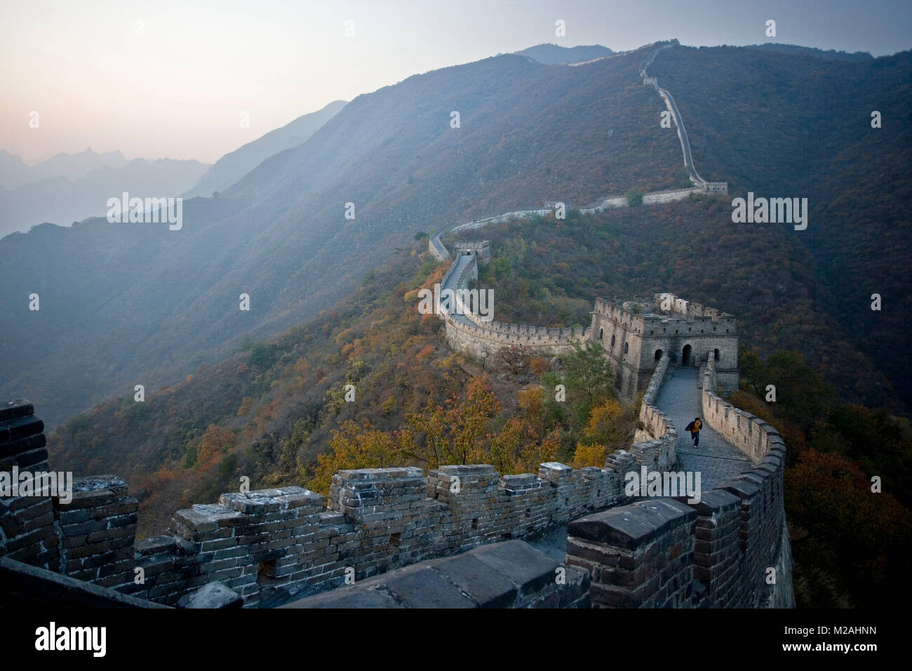 Cina. Mutianyu, nei pressi di Pechino. Il Grande Muro. UNESCO - Sito Patrimonio dell'umanità. Foto Stock