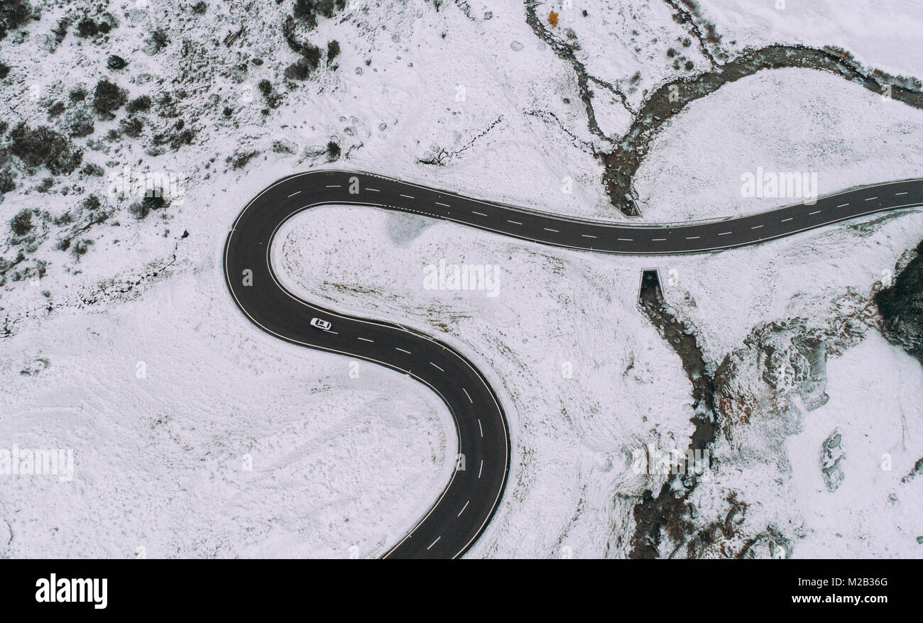 La Svizzera montagne e natura. Concetti sui viaggi e wanderlust. Passo dello Julier strada a serpentina Foto Stock