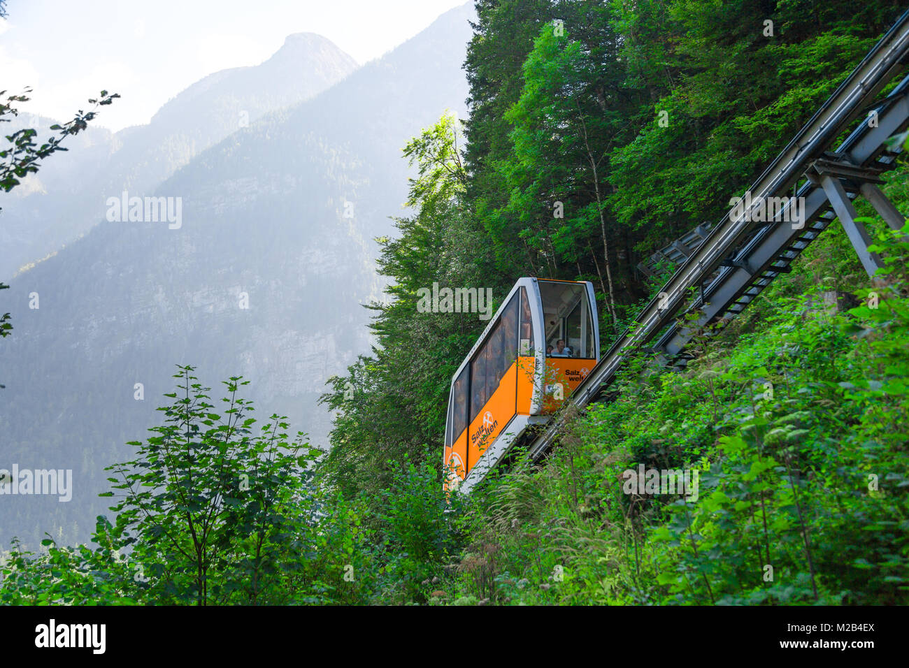 HALLSTATT, Austria - 14 settembre 2016 : Cavo collegamento ferroviario fra Hallstatt e Salzberg picco in Austria le montagne del Salzkammergut. Foto Stock