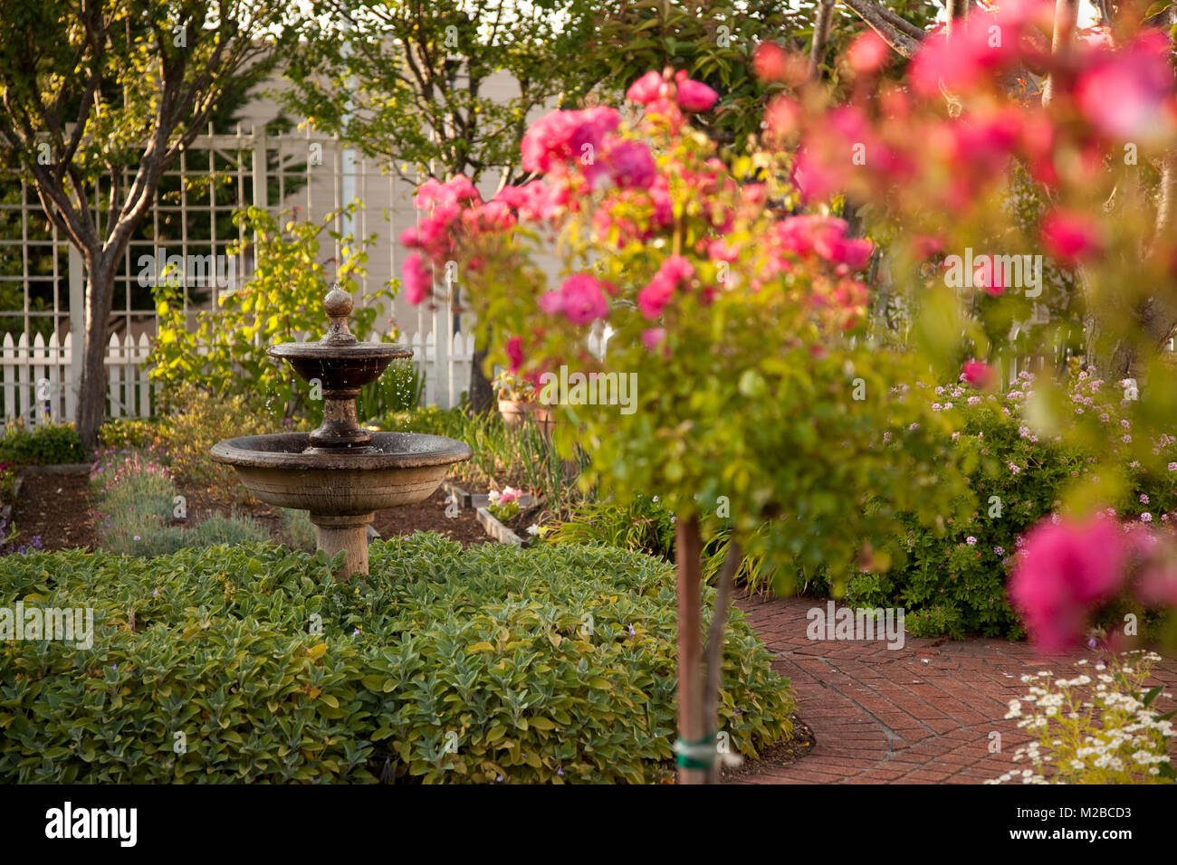 Giardini con fontane,Carter House locande,Eureka,California Foto Stock