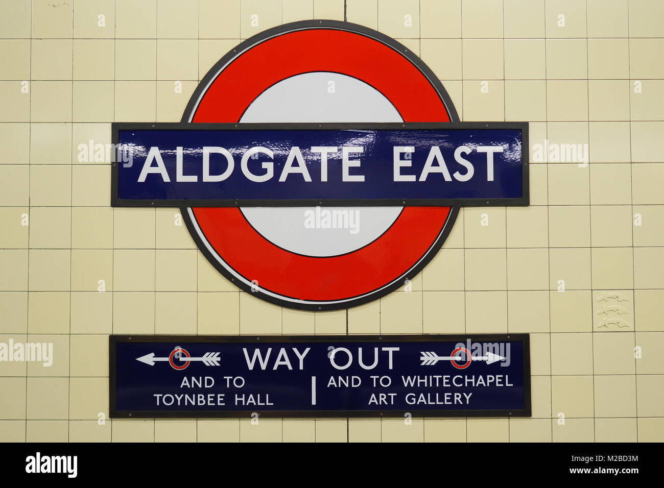 Aldgate East segno della metropolitana Foto Stock