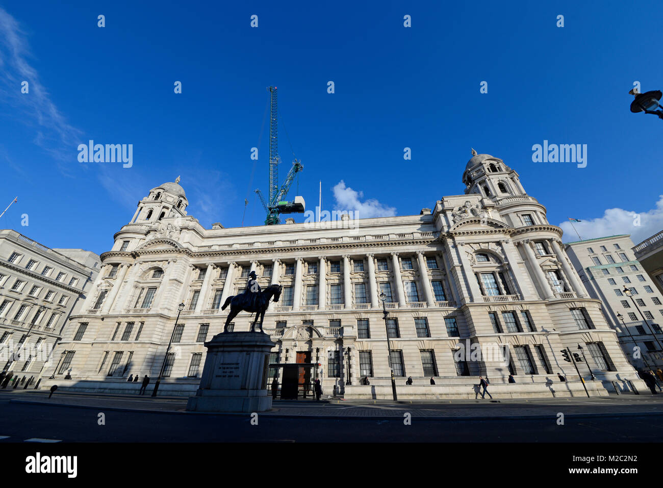 Vecchia guerra Edificio per uffici di Londra alla riqualificazione luxury hotel & residence dal gruppo Toureen per Raffles la catena del primo albergo nel Regno Unito. Costruzione Foto Stock