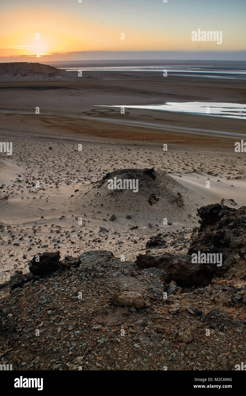 Una bellissima alba nel Sahara Occidentale Foto Stock