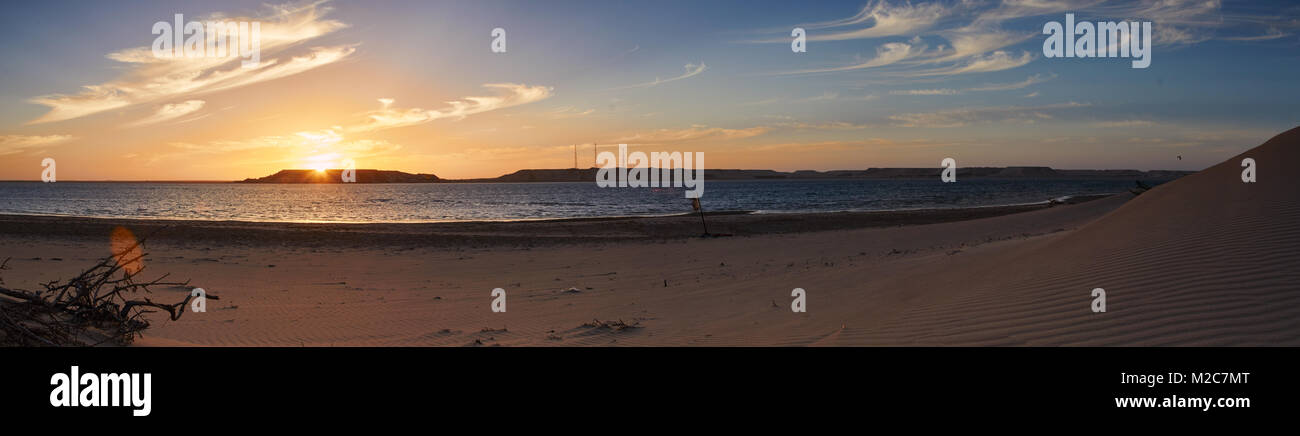 Dakhla spiaggia al tramonto, panorama Foto Stock