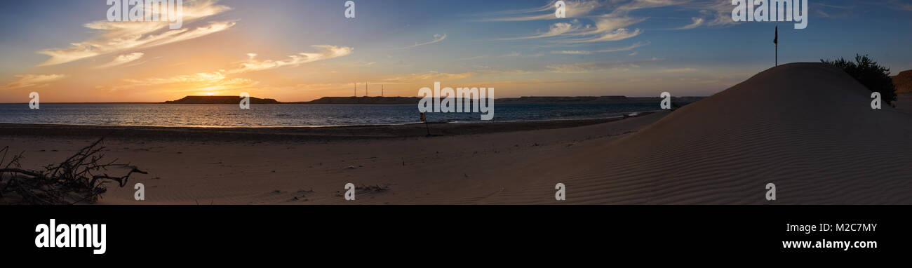 Dakhla spiaggia al tramonto, panorama Foto Stock