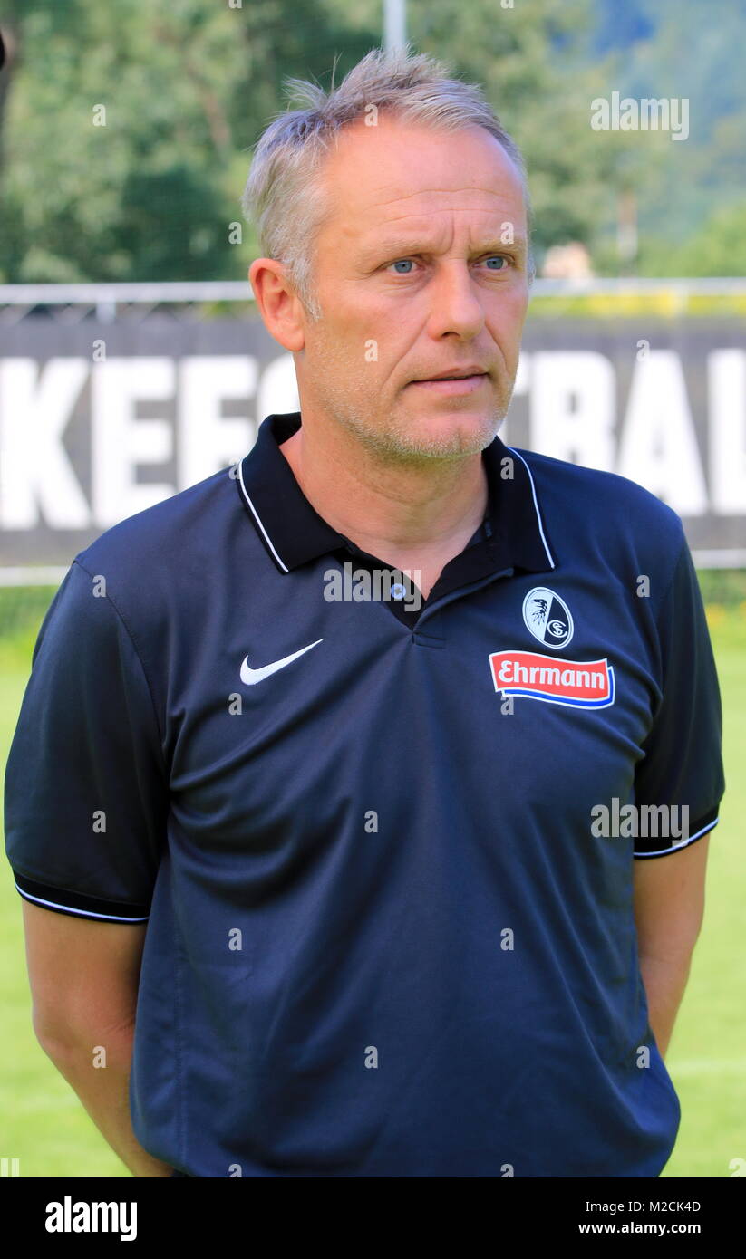 Trainer Christian Streich ritratto, Mannschaftsfoto SC Sportclub Freiburg vor der Saison 2014/15, 1. Fußball Bundesliga- Foto Stock
