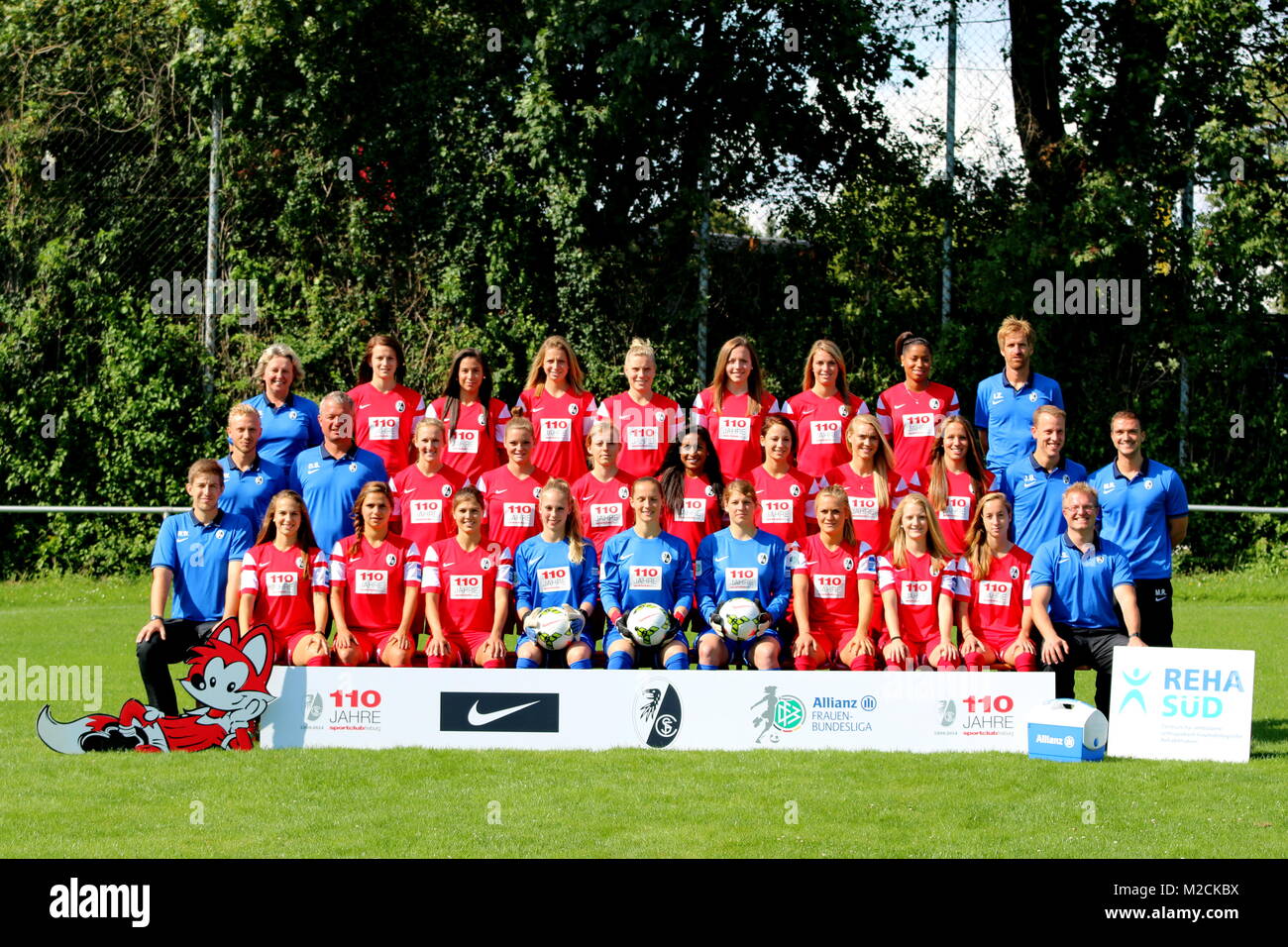 Mannschaftsfoto Frauen SC Sportclub Freiburg vor der Saison 2014/15, 1. Fußball Bundesliga-Frauen, Allianz-Frauen-Bundesliga Foto Stock