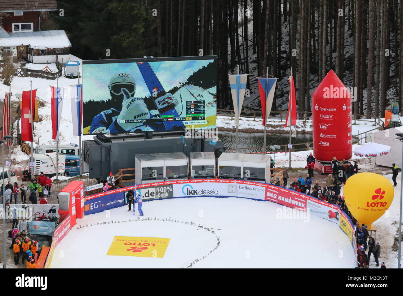 Blick in den Schanzenauslauf beim Schwarzwaldpokal Schonach Einzel Foto Stock