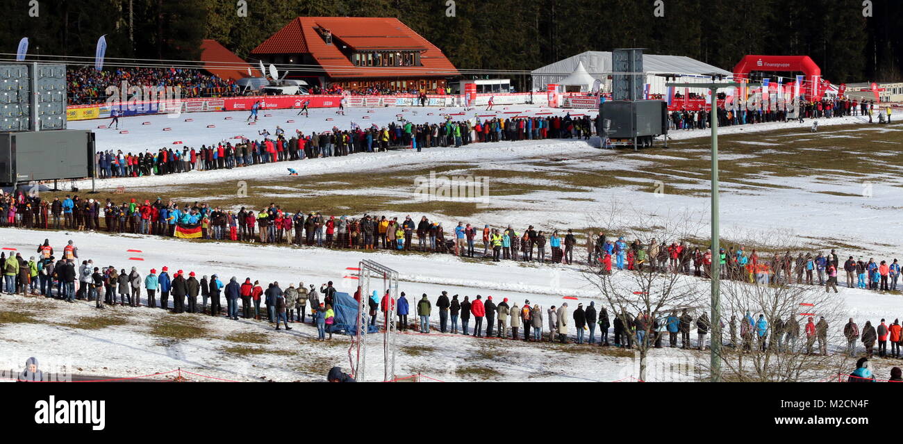 Imposante Kulisse beim Schwarzwaldpokal von Schonach Foto Stock