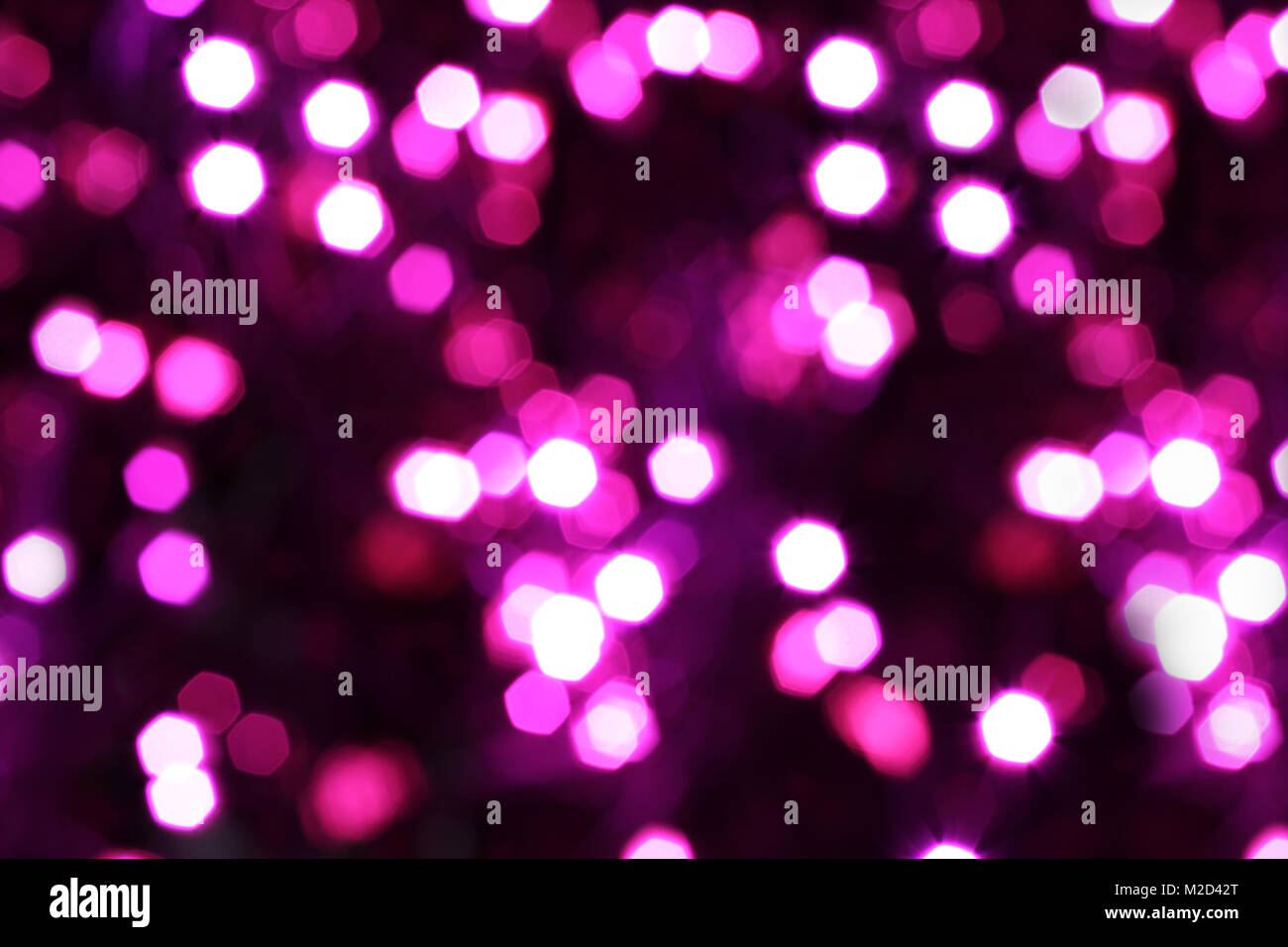 Sfocato bianco, rosa e magenta luci su sfondo nero Foto Stock