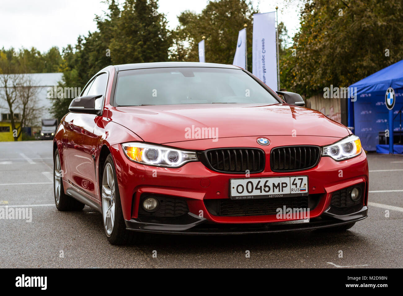 San Pietroburgo, Russia - 16 Settembre 2017: auto BMW serie 3, nuovo modello e 2017 anno di pubblicazione. La velocità su strada auto del tedesco costruttore bavarese BMW. Foto Stock