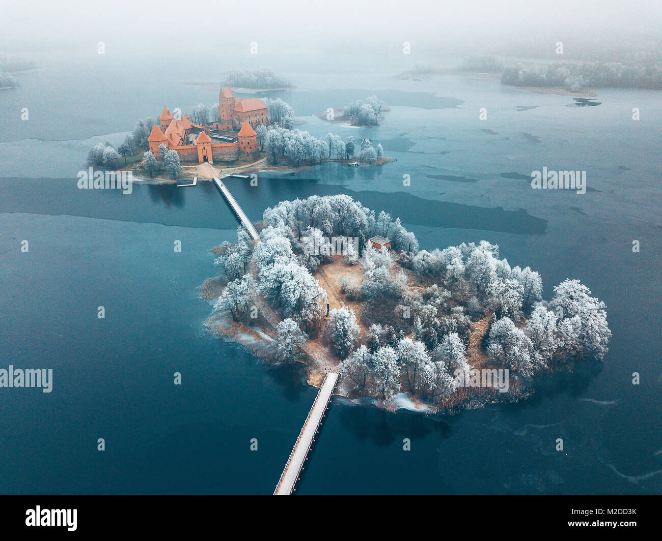 Trakai Island Castle, stagione invernale, vista aerea. Museo di storia. La Lituania in inverno Foto Stock