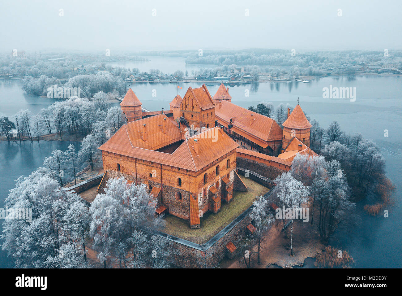Trakai Island Castle, stagione invernale, vista aerea. Museo di storia. La Lituania in inverno Foto Stock