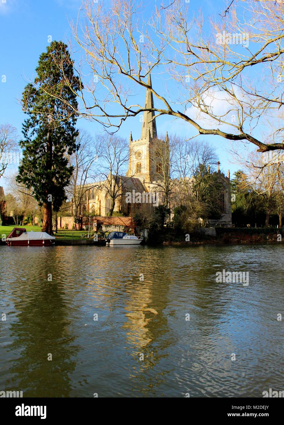 Chiesa della Santa Trinità è spesso conosciuta come Shakespeare la Chiesa a causa della sua notorietà come luogo di battesimo e di sepoltura di William Shakespeare. Foto Stock