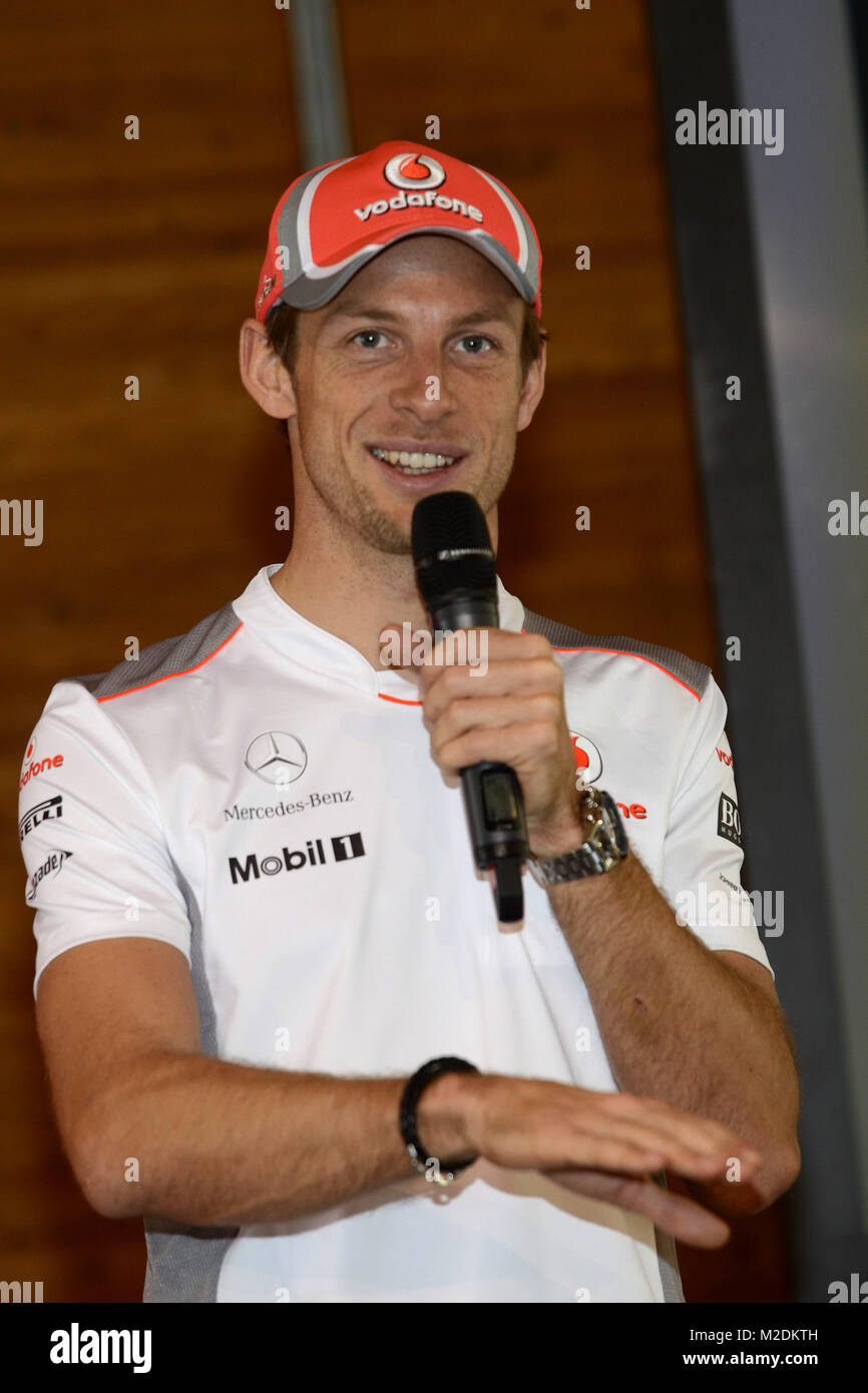 Der britische Formel 1-Rennfahrer Jenson Button (Team Vodafone McLaren Mercedes) zu Gast bei Vodafone im Rahmen der CeBIT 2012 a Hannover am 06.03.2012 Foto Stock