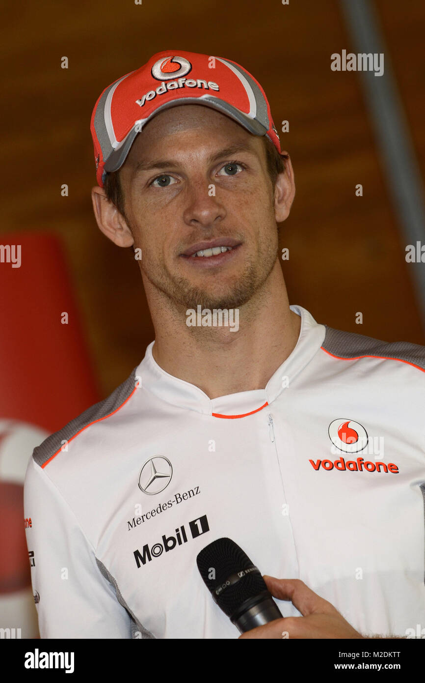 Der britische Formel 1-Rennfahrer Jenson Button (Team Vodafone McLaren Mercedes) zu Gast bei Vodafone im Rahmen der CeBIT 2012 a Hannover am 06.03.2012 Foto Stock