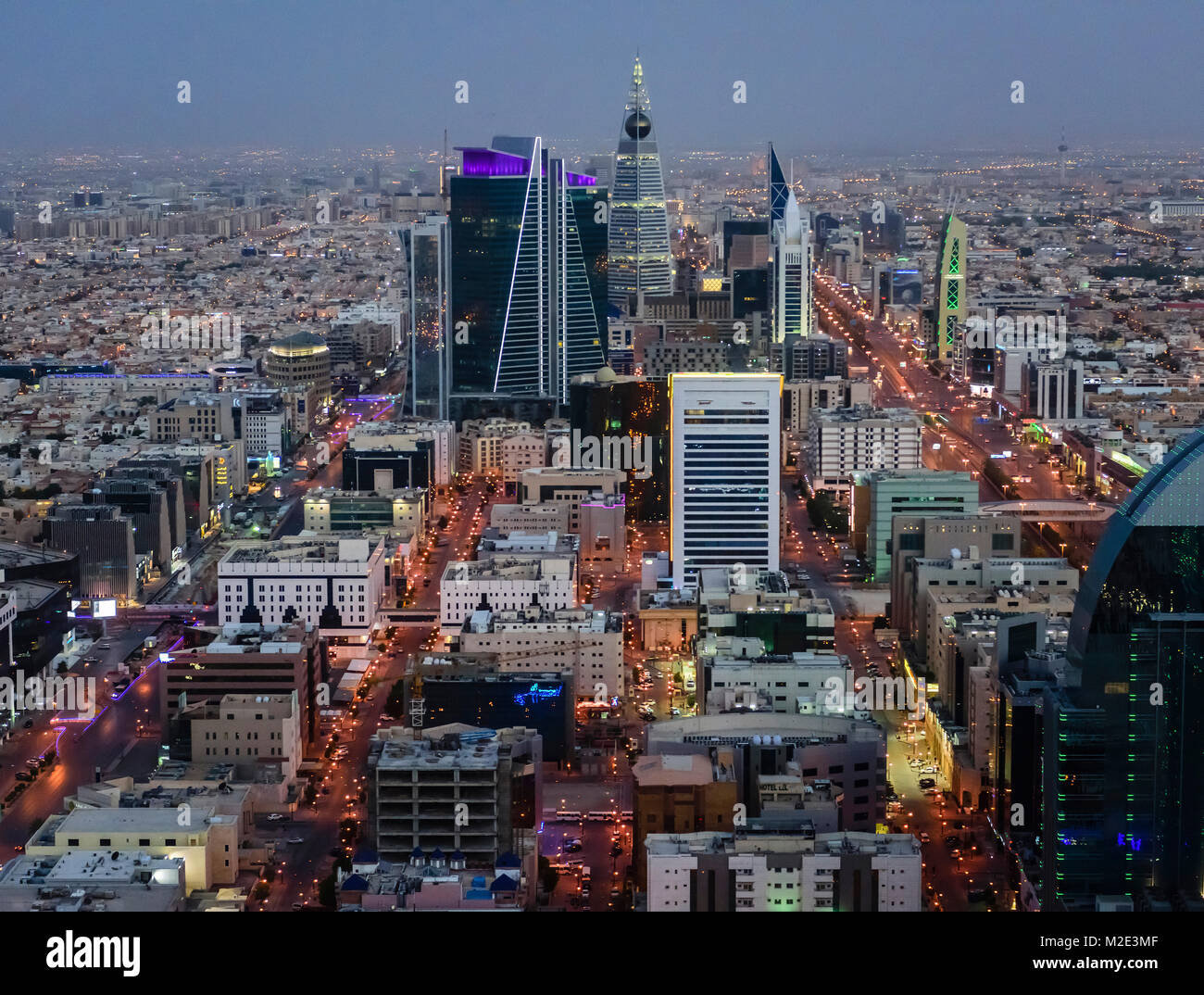 'Vista aerea del paesaggio urbano di notte, Riyadh, Arabia Saudita" Foto Stock