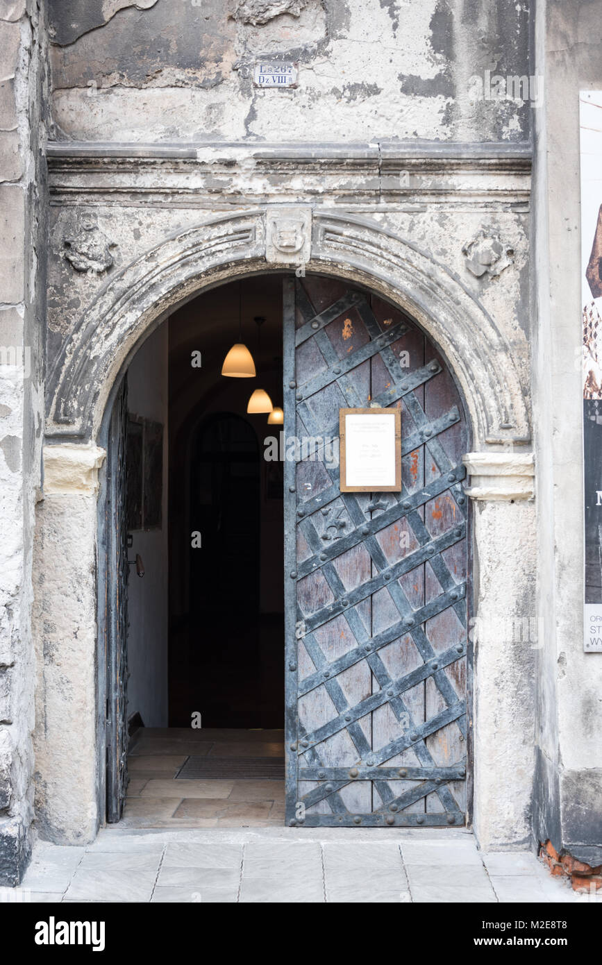 Porta alla Sinagoga Remuh, Quartiere Ebraico, Cracovia in Polonia Foto Stock