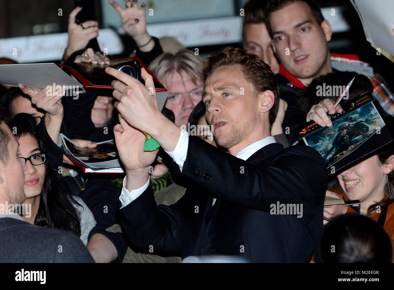 Tom Hiddleston bei der Deutschlandpremiere von "Thor - Il regno oscuro' Cine imStar-Kino im SonyCenter in Berlin am 27.10.2013 Foto Stock