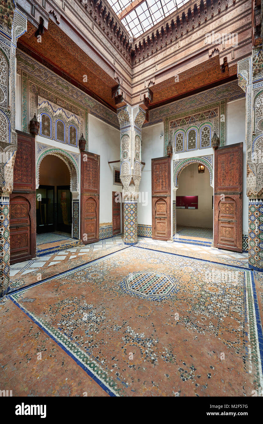 Interior shot della splendida architettura moresca e interni nel dar Jamai Museum, Meknes, Marocco, Africa Foto Stock