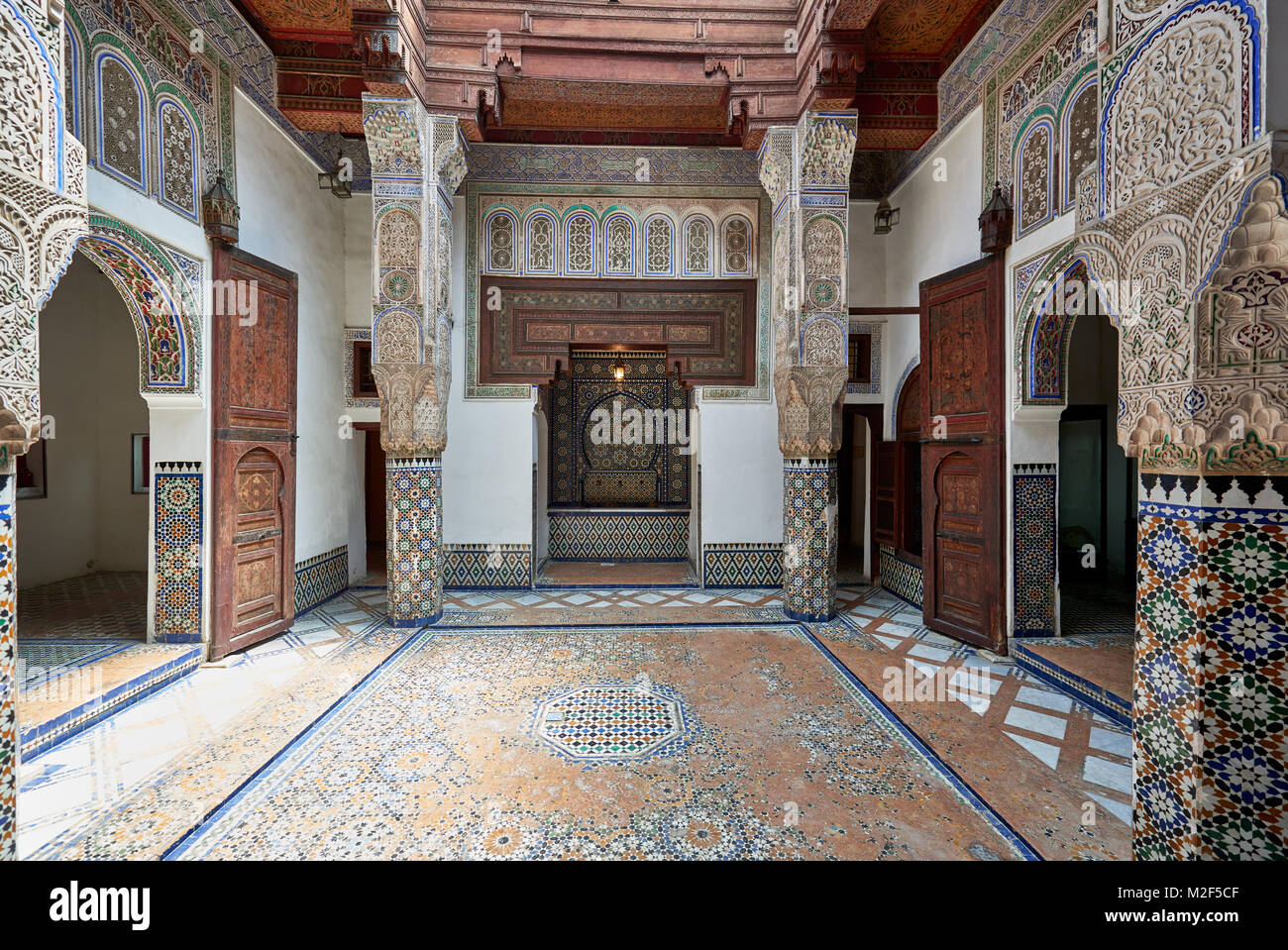 Interior shot della splendida architettura moresca e interni nel dar Jamai Museum, Meknes, Marocco, Africa Foto Stock