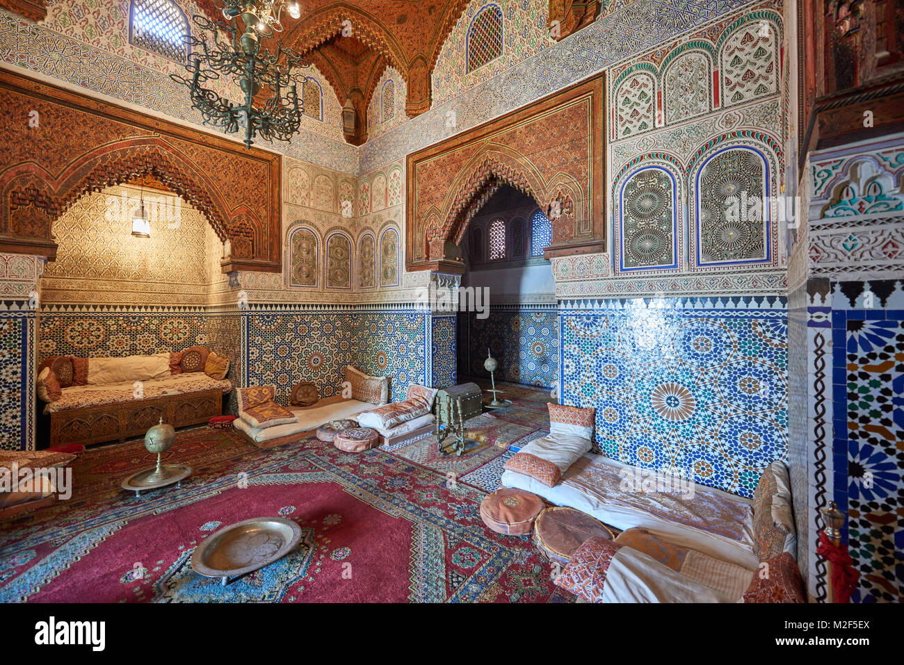 Interior shot della splendida architettura moresca e interni nel dar Jamai Museum, Meknes, Marocco, Africa Foto Stock