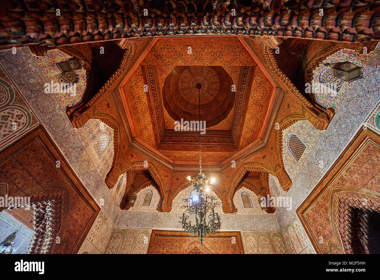 Interior shot della splendida architettura moresca e interni nel dar Jamai Museum, Meknes, Marocco, Africa Foto Stock