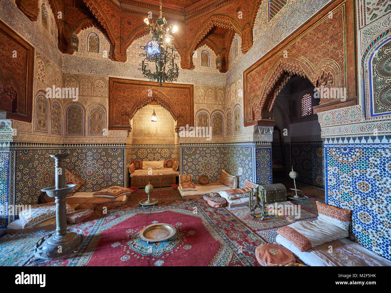 Interior shot della splendida architettura moresca e interni nel dar Jamai Museum, Meknes, Marocco, Africa Foto Stock