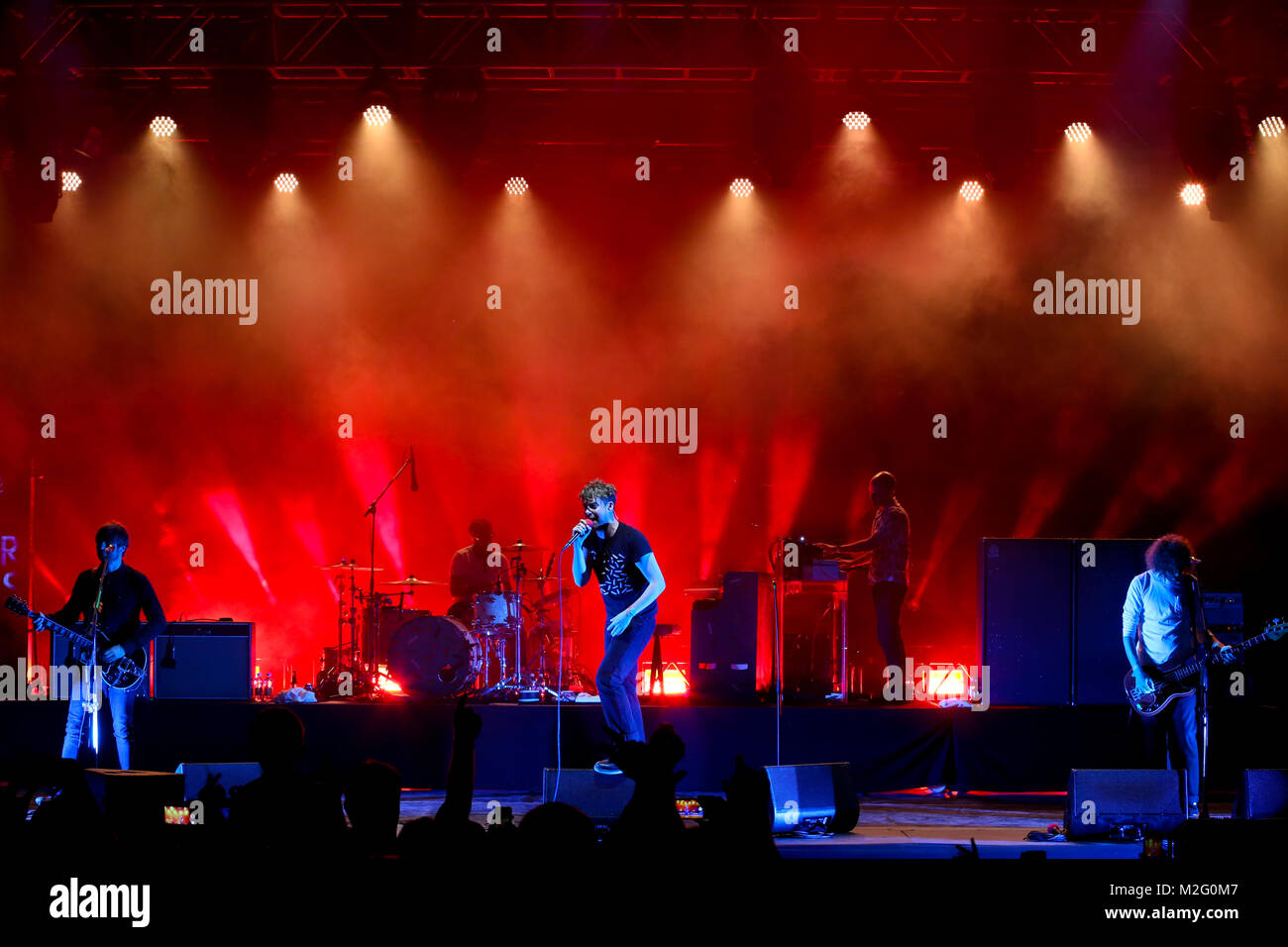 Ricky Wilson e il Kaiser Chiefs eseguire sul palco principale al Cornbury Music Festival 2017 [Credit:Andy Trevaskis] Foto Stock