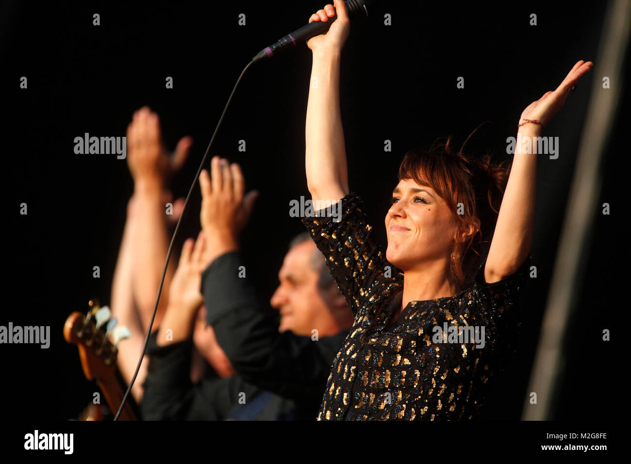 Die französische Nouvelle Chanson-Sängerin ZAZ (bürgerlich Isabelle Geffroy) steht im Rahmen des SWR Sommerfestivals im Mainzer Zollhafen auf der Bühne. +++ 3S foto / Foto: Sven-Sebastian Sajak Foto Stock