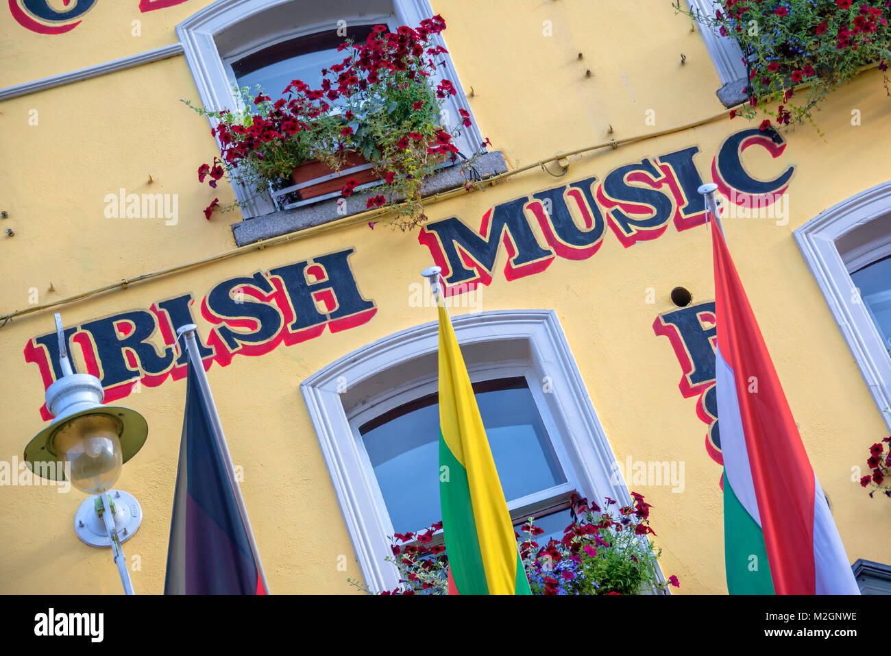 Testo di musica irlandese, scritta sulla parete di un pub tradizionale nella zona di Temple Bar a Dublino, Irlanda Foto Stock