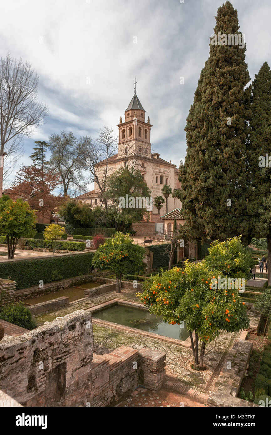 La terrazza superiore di Los Jardines del Partal (Partal giardini), la Alhambra di Granada, Andalusia, Spagna Foto Stock