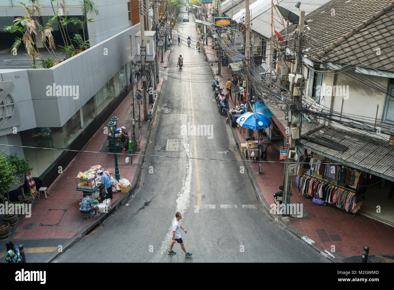 La vita in una strada nella periferia di Bangkok, Thailandia Foto Stock