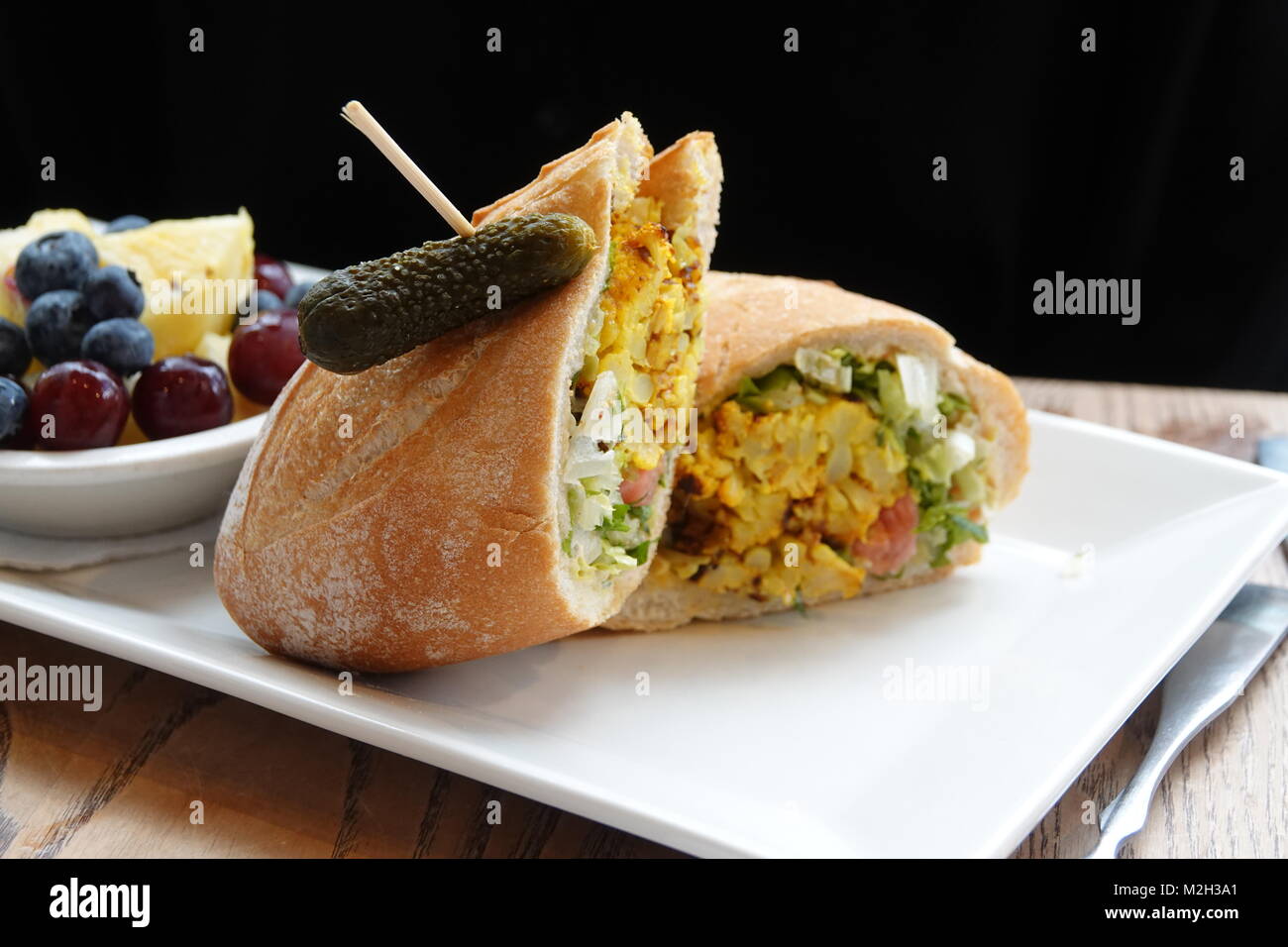 Stati Uniti Washington DC al cibo un panino vegetariano al Busboys e poeti ristorante cavolfiore arrosto Foto Stock