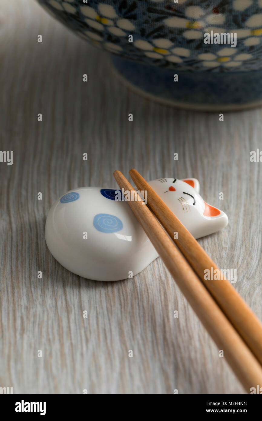 Coppia di tradizionale giapponese bacchette di legno Foto Stock