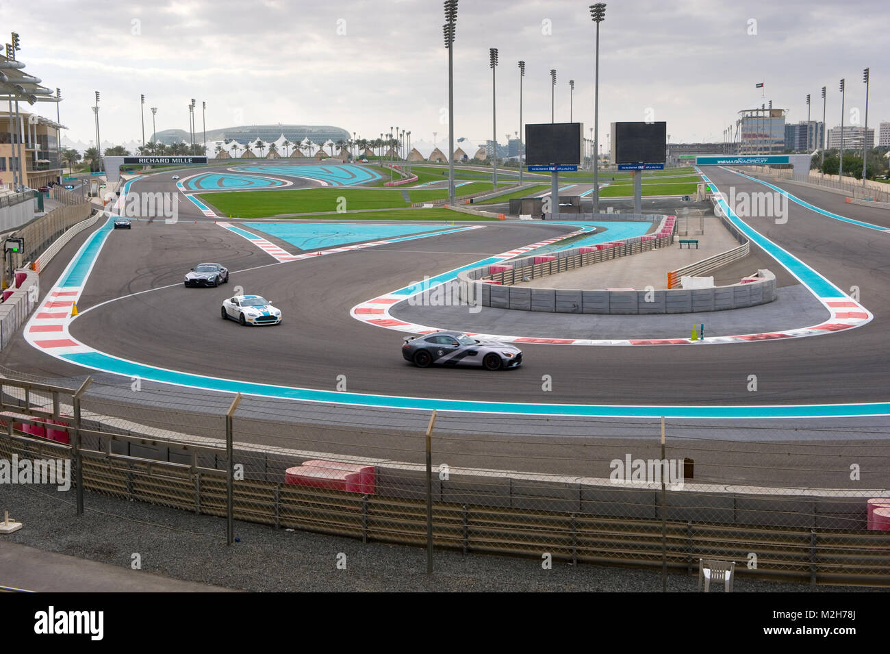 ABU DHABI, Emirati Arabi Uniti - 04 GEN 2018: Angolo numero 7 sul circuito di Yasmina come visto dalla tribuna del nord. Foto Stock