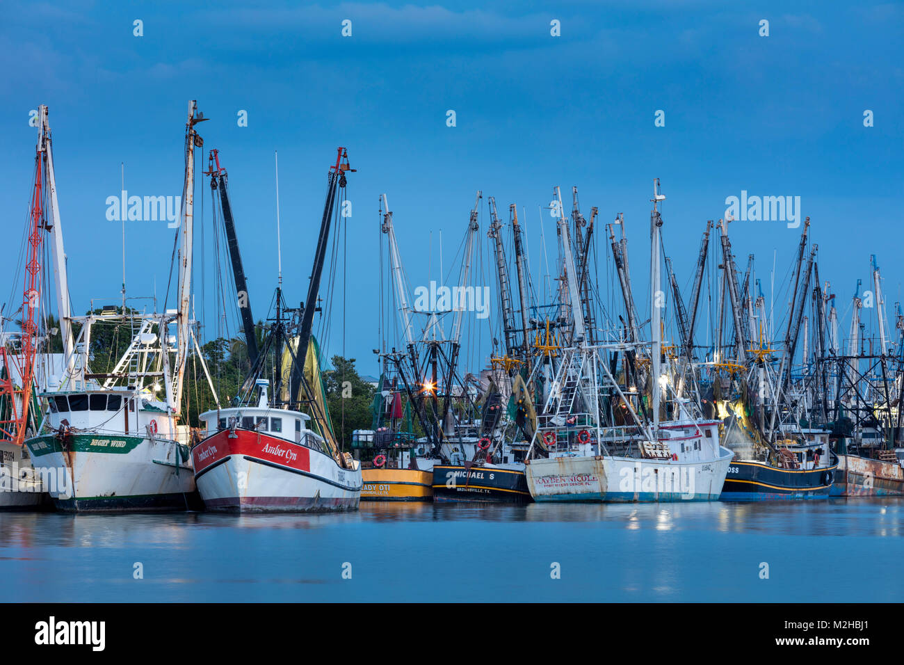 Gamberi commerciale barche ormeggiate su San Carlos Isola, Ft Myers, Florida, Stati Uniti d'America Foto Stock