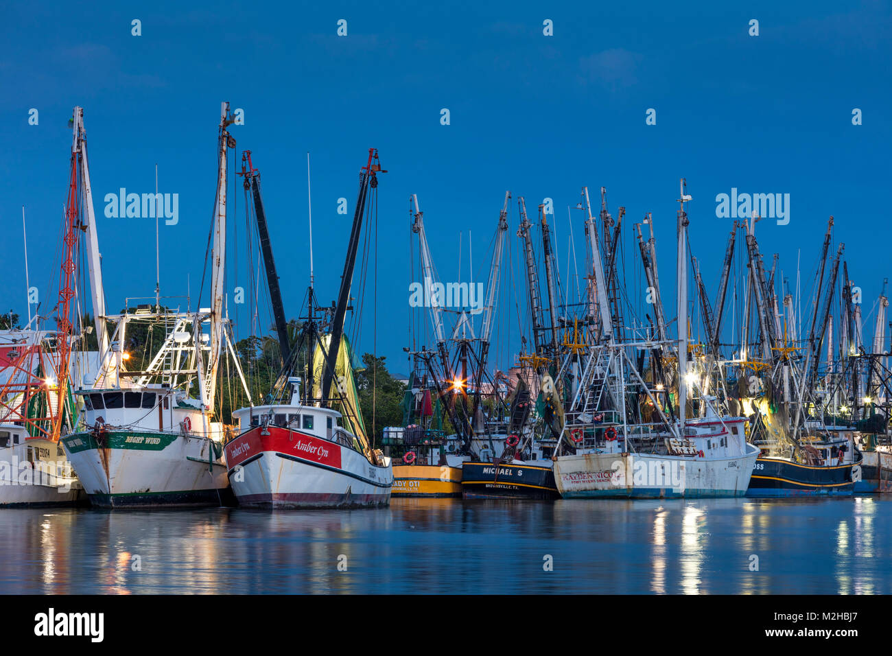 Gamberi commerciale barche ormeggiate su San Carlos Isola, Ft Myers, Florida, Stati Uniti d'America Foto Stock
