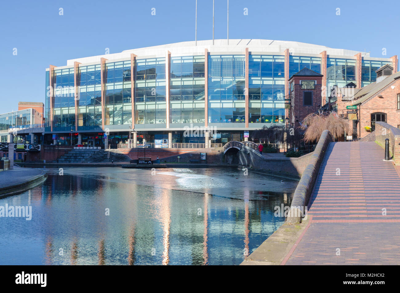 Il neo nominato Birmingham Arena o Arena Birmingham live entertainment venue in precedenza chiamato Barclaycard Arena e NIA visto dal canal Foto Stock