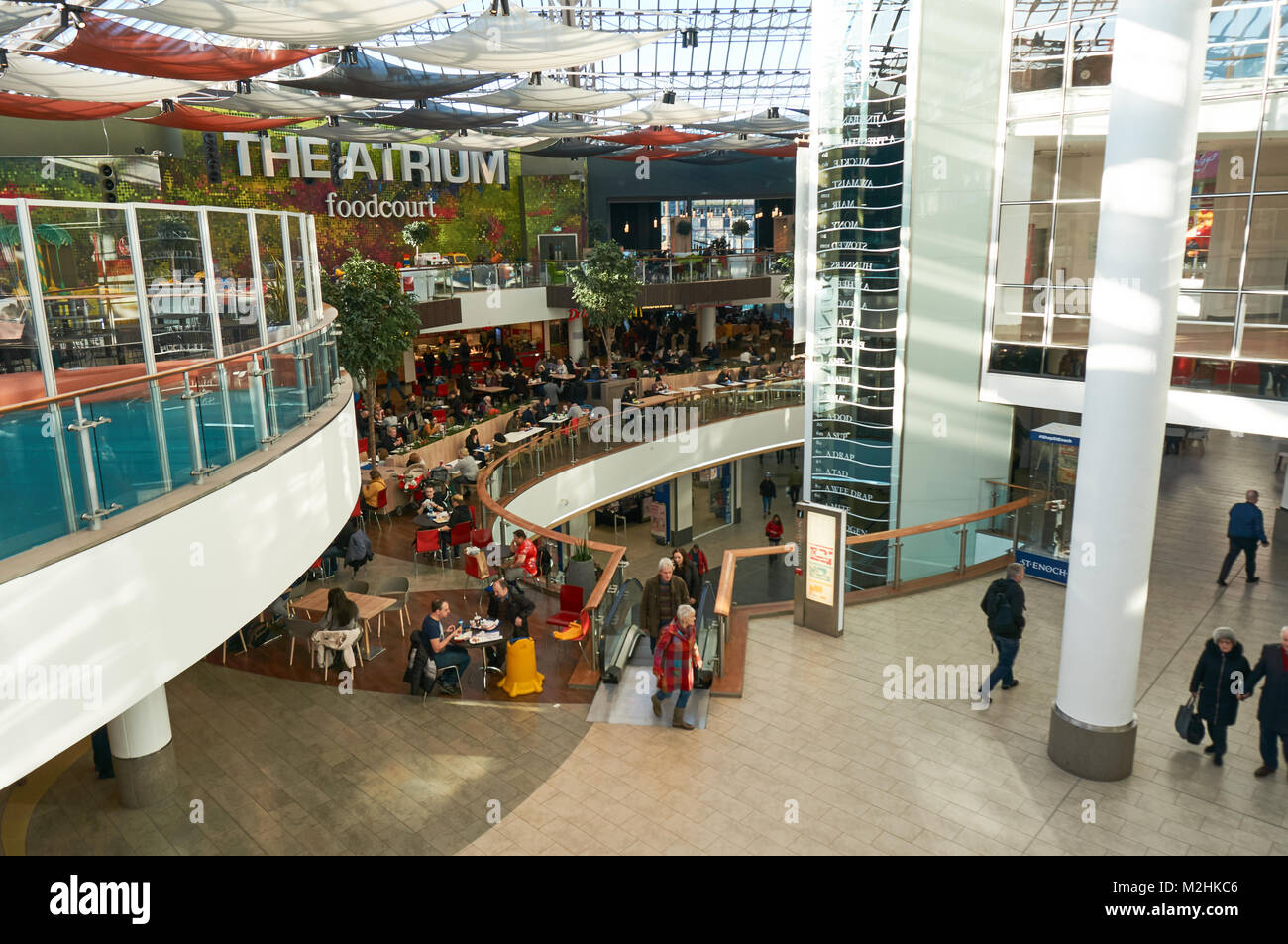 Atrium foodcourt ristorante interno il St Enoch shopping centre in Glasgow city, una più grande coperta da vetro area racchiusa in Europa, Scotland, Regno Unito Foto Stock